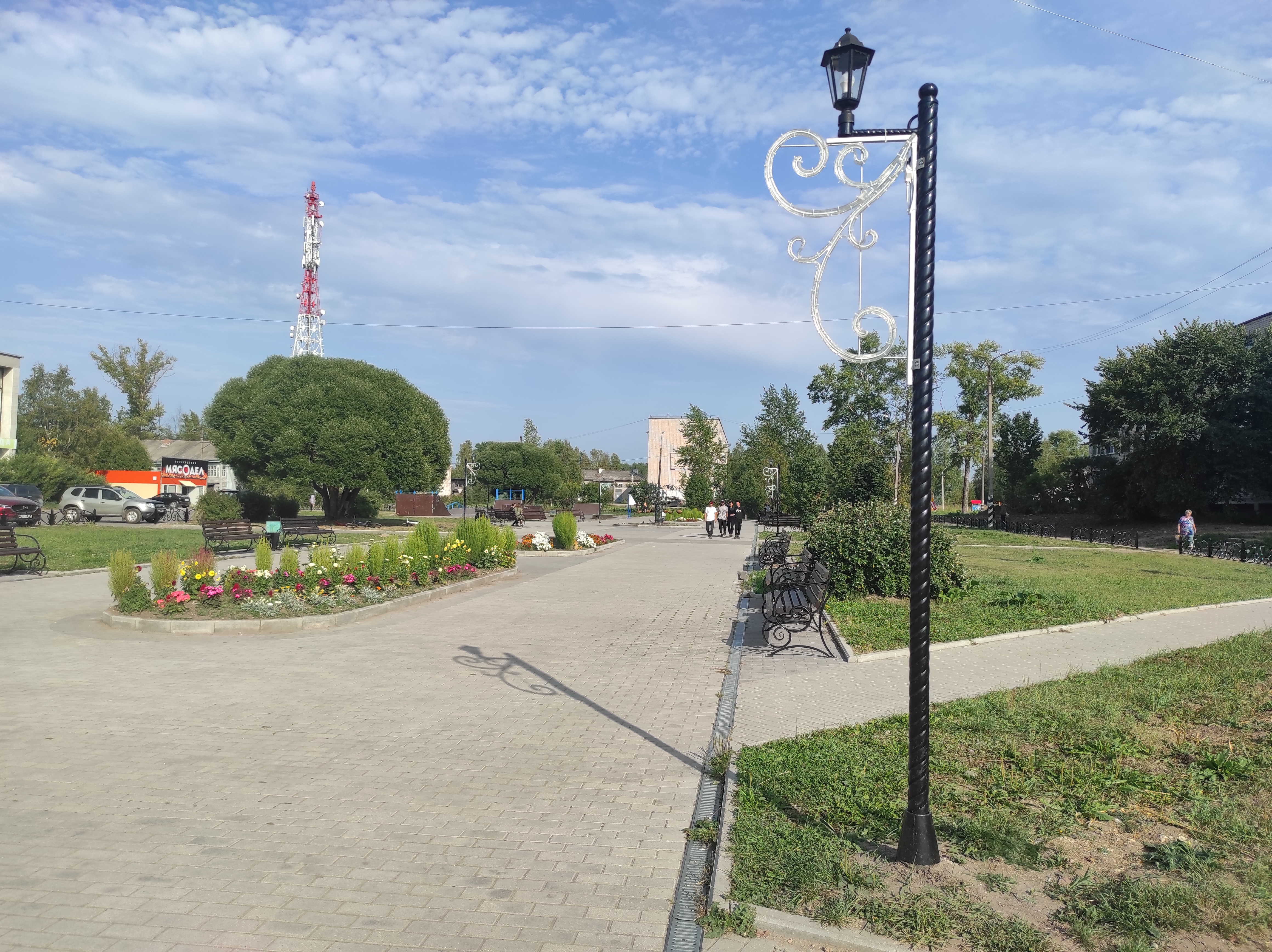 Октябрьская площадь в самом сердце Харовска.